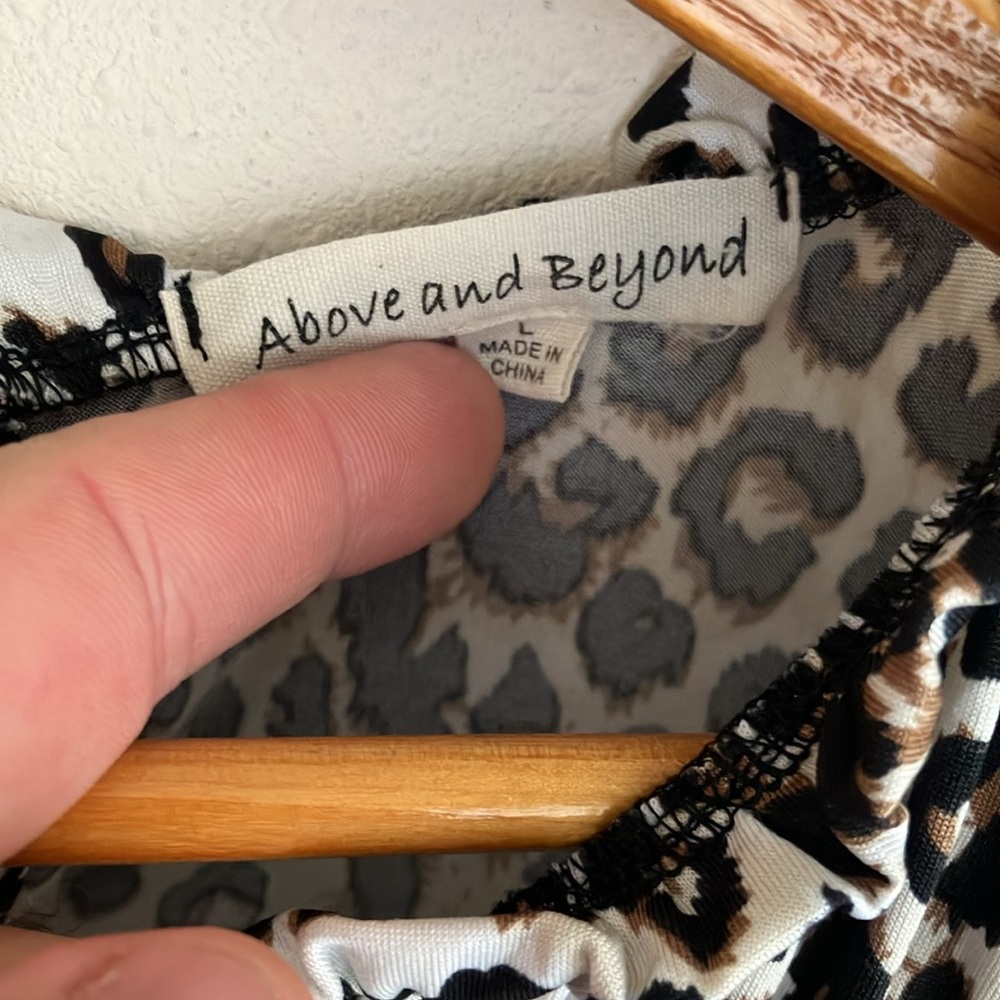 Leopard Print Ruffle Sleeve Top - Picture 3 of 6